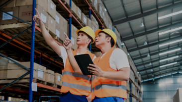 Work in an international logistics warehouse
