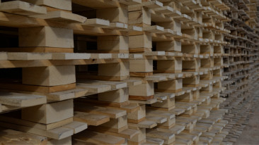 Employees required for the production of wooden pallets