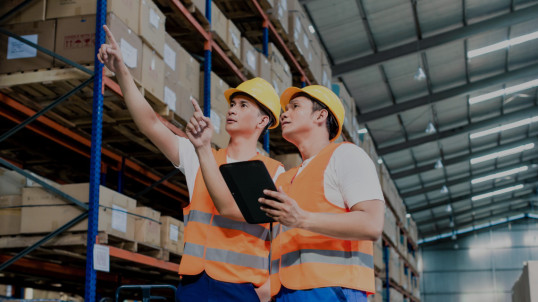 Work in an international logistics warehouse