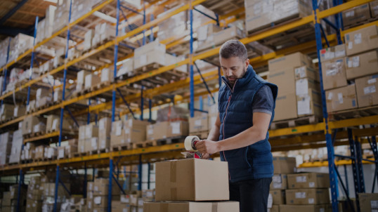 Work in an international logistics warehouse